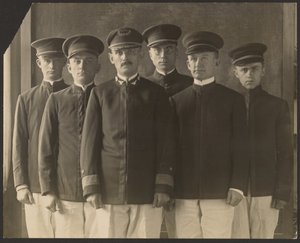 [Gruppo di giovani in uniforme davanti all