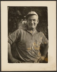 [Uomo con cappello Valite Inc.]