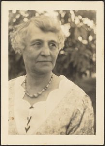 [Ritratto di donna] da Louis Fleckenstein
