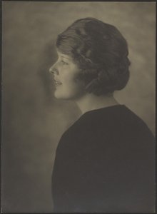 [Ritratto di una donna di profilo] da Louis Fleckenstein
