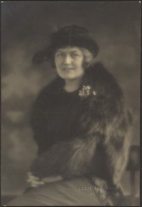 [Ritratto di donna in pelliccia] da Louis Fleckenstein