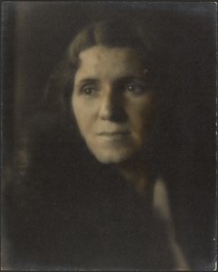 [Ritratto di donna in ombra] da Louis Fleckenstein