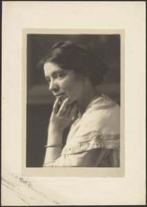 [Ritratto di una donna con un braccialetto] da Louis Fleckenstein