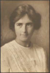 [Ritratto di donna con collana di perle]