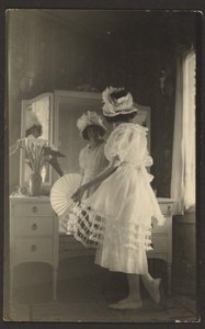 [Donna allo specchio con ventaglio] da Louis Fleckenstein