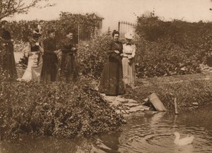 Un gruppo di donne vicino a uno stagno di anatre, 1937