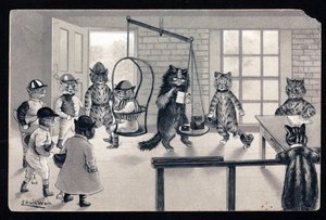Nous profitons du beau temps. Animali in postura umana. Gatto in fantino che si pesa su una bilancia. Cartolina. Cromolitografia di Louis Wain (1860-1939), artista inglese noto per la sua rappresentazione di gatti dagli occhi grandi. Inizio del 20° secolo.
