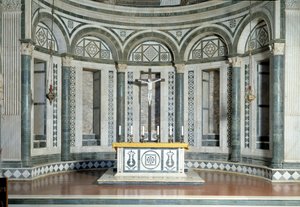Abside di marmo e crocifisso di terracotta da Luca Della Robbia