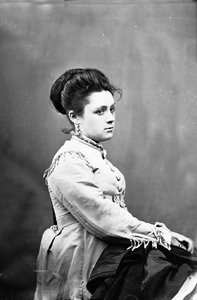 Nobile romano in posa in una foto di studio