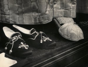 Pantofole preparate per il Papa in un