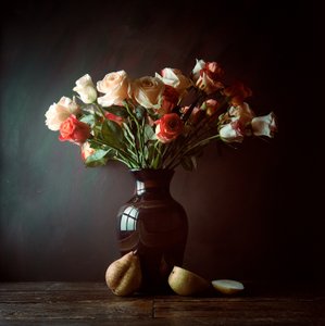 Rose malinconiche e pere da Luiz Laercio