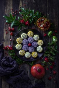 Dolci della luna autunnali e melograni