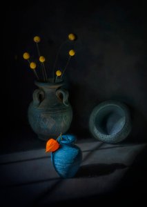 Vasi per nature morte in stile Moody da Lydia Jacobs