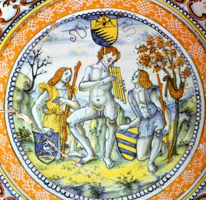 Piatto in terracotta italiano che mostra Pan che suona il flauto a due pastori da Maestro Benedetto