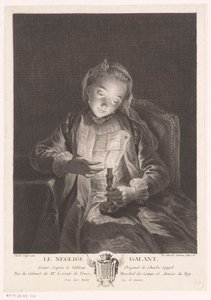 Ragazza che legge una lettera alla luce di una candela