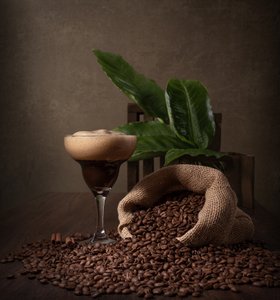 Natura morta con caffè intenso da Margareth Perfoncio