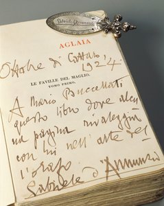 Segnalibro in argento con impugnatura ornata, inciso a mano con motivi naturali e firma autografa di Gabriele D