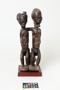 Coppia seduta, 1885-99 circa (legno)
