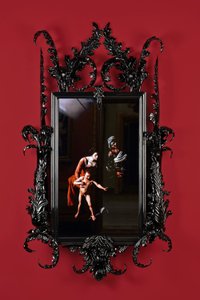 Black Mirror, Leo Minor, 2014 (vetro di Murano nero, specchio di sorveglianza, acciaio, legno, lacca, schermo LCD e hard disk) da Mat Collishaw