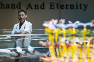 Equinozio, 2021 (foto) da Mat Collishaw