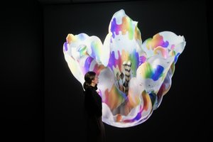 Heterosis, alla mostra "Petrichor" di Mat Collishaw ai Kew Gardens, Londra, 2023 (foto)