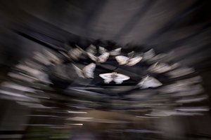 Lanterna magica, 2010 (struttura in acciaio, lamiera forata di alluminio, resina espansa, luci LED, motore)