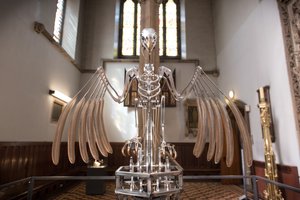 The Nerve Rack, 2019 (Acetale, Acrilico, Alluminio, Ottone, Circuiti elettrici, Vernice, PVC, Resina, Servomotori, Acciaio) da Mat Collishaw
