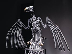 The Nerve Rack, 2019 (Acetale, Acrilico, Alluminio, Ottone, Circuiti elettrici, Vernice, PVC, Resina, Servomotori, Acciaio) da Mat Collishaw