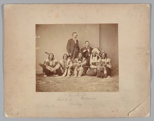 Il generale J. E. Smith e gli indiani da Mathew B. Brady