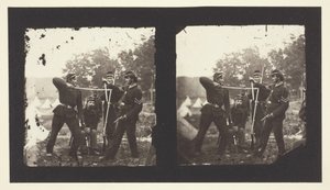 Senza titolo [soldati americani che posano con armi], 1850-1900 da Mathew Brady