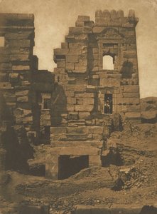 Facciata laterale del Gineceo di Ramses-Meiamoun, Palazzo di Medinet-Habou, a Tebe, 1849-50 da Maxime Du Camp