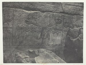 Palazzo di Karnak, sculture esterne del santuario di granito, Tebe da Maxime Du Camp