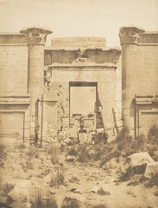 Propilei del Thoutmoséum, a Medinet-habou Tebe, 1849-50 da Maxime Du Camp