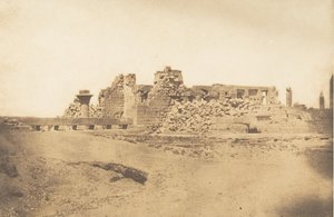 Rovine della Sala Ipostila del Palazzo di Karnak - Vista presa da Sud-Ovest, 1849-50 da Maxime Du Camp