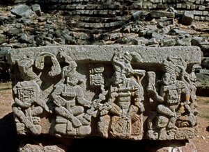 Altare Q con incoronazione del re del sole nascente, 776 d.C. da Mayan