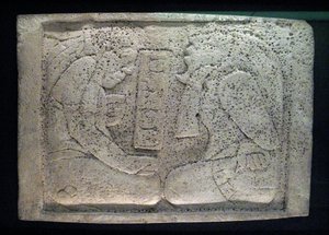 Architrave con due prigionieri, area di Yaxchilan, periodo classico tardo, 600-900 d.C. da Mayan