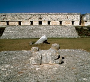 Veduta del palazzo del governatore, altare dei due giaguari, IX-X secolo da Mayan