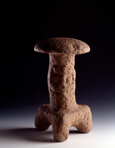 Arte precolombiana, civiltà Maya, periodo classico: scultura in pietra a forma di fungo tripode. Da Chimaltenango, Guatemala da Mayan Mayan