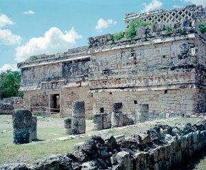 Civiltà precolombiana: veduta del sito di Chichen Itza nella regione dello Yucatan da Mayan Mayan