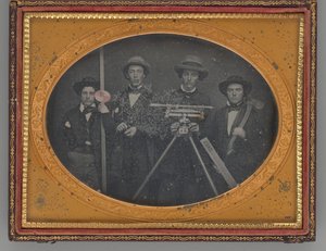 Ritratto di gruppo senza titolo di geometri da McDonell and Co.