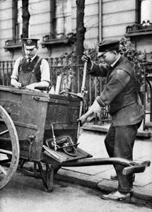 Un installatore di gas, Londra, 1926-1927