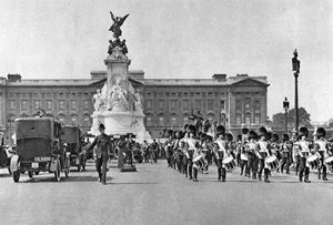 Cambio della guardia, Buckingham Palace, Londra, 1926-1927 da McLeish