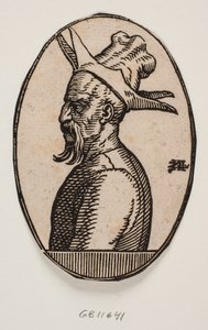Medaglione ovale con busto di un uomo con baffi pendenti e un cappello con quattro alette; il lato sinistro del volto dell