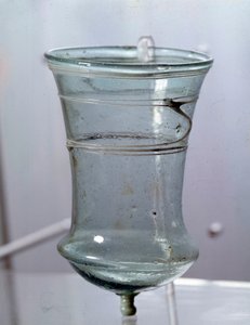 Arte merovingia: vetro. Gallia VI secolo. Museo nazionale di archeologia di Saint-Germain-en-Laye da Merovingian Merovingian