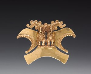 Pendente a doppia testa di uccello da Mesoamerican Mesoamerican