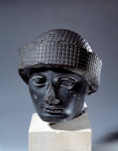Mesopotamia: testa in diorite senza iscrizione di Gudea, governatore della città di Lagash. Circa 2120 a.C. Periodo neo-sumerico (ca. 2150-2000 a.C.) da Mesopotamian Mesopotamian