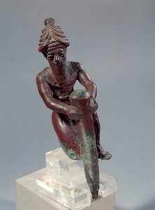 Mesopotamia: figura di fondazione in rame che raffigura il dio che spinge un chiodo