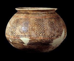 Arte orientale: Vaso con decorazione geometrica nello stile di Halaf (terracotta, circa 4500 a.C.) Mesopotamia o Siria settentrionale. Parigi, Museo del Louvre