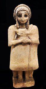 Statua di una devota in un semplice vestito, Khfajah, Mesopotamia, c.2650-2550 a.C. (gesso)