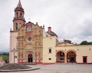 Facciata della Chiesa della Missione Francescana di San Giacomo a Jalpan, 1751-58 da Mexican School